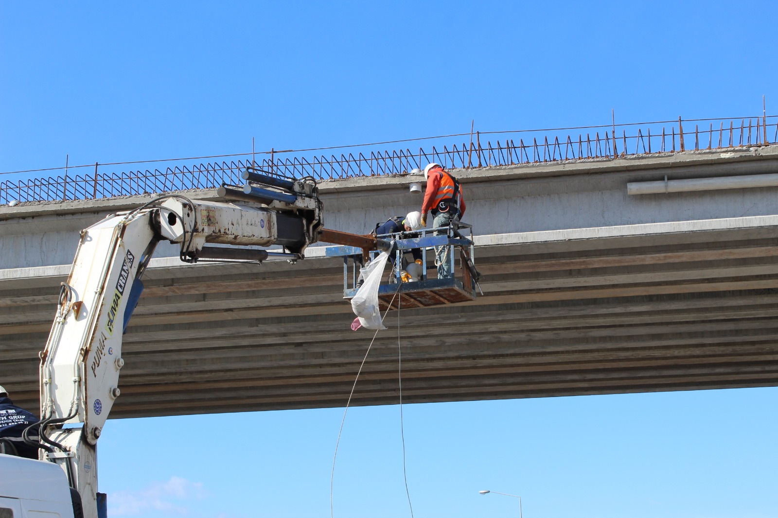 ÇİĞLİ TRAMVAY HATTI PROJESİ VİYADÜK YAĞMUR İNİŞ BORULARI MONTAJI